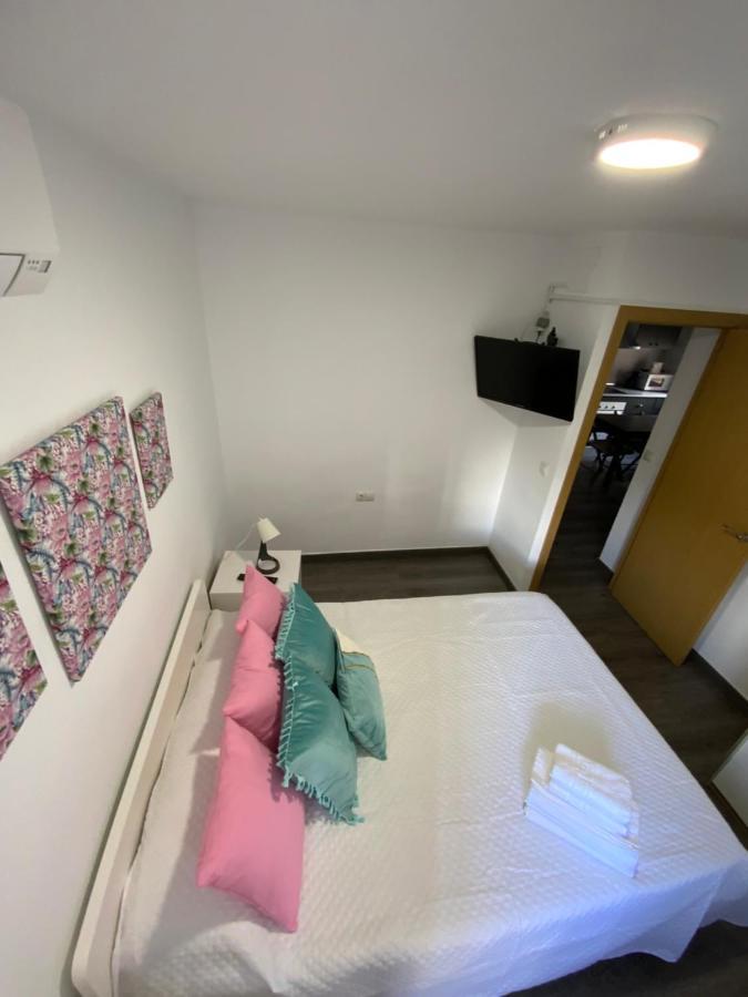 4 Capulino Apartamentos Малага Экстерьер фото