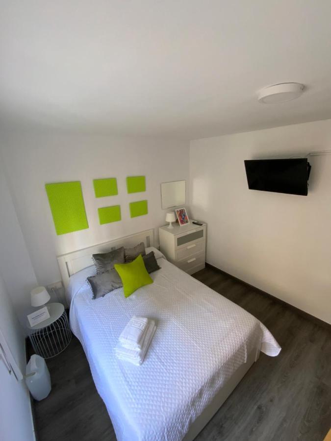 4 Capulino Apartamentos Малага Экстерьер фото