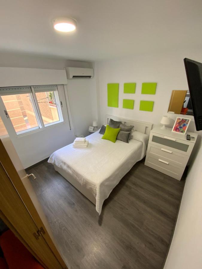 4 Capulino Apartamentos Малага Экстерьер фото